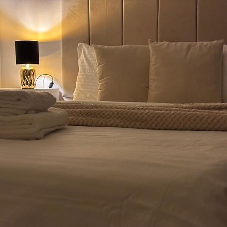 Dream - Large Apartament With Freeparking In A Quietarea Just 10 Minutes Away From City Center Бистриця Екстер'єр фото