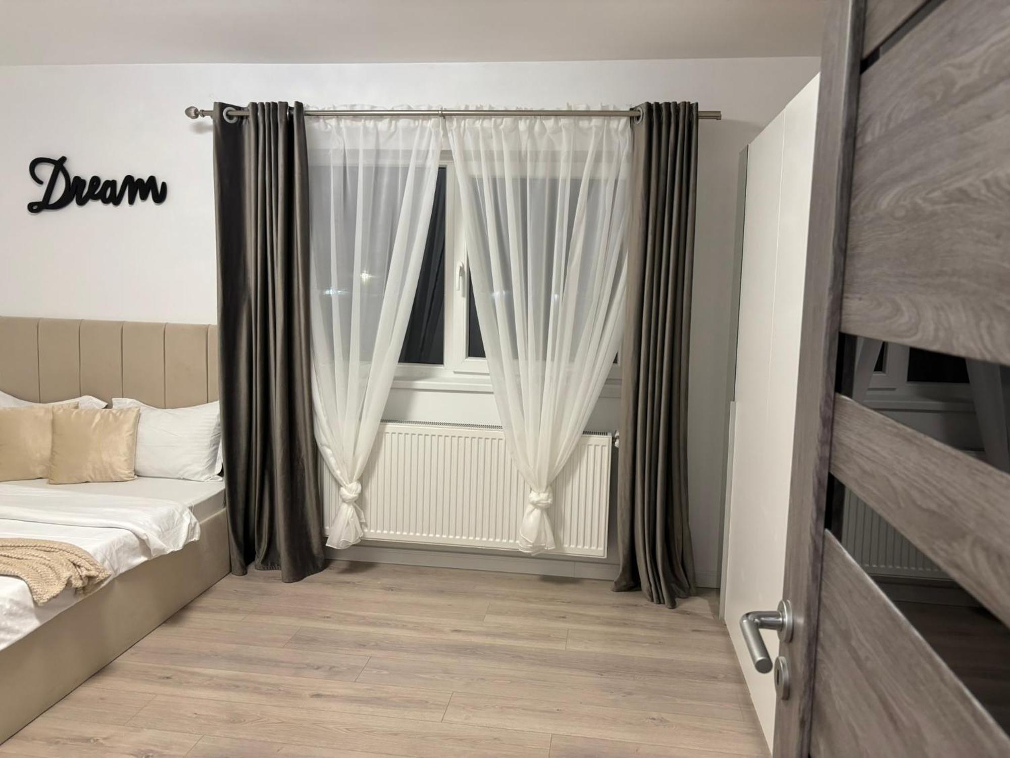 Dream - Large Apartament With Freeparking In A Quietarea Just 10 Minutes Away From City Center Бистриця Екстер'єр фото