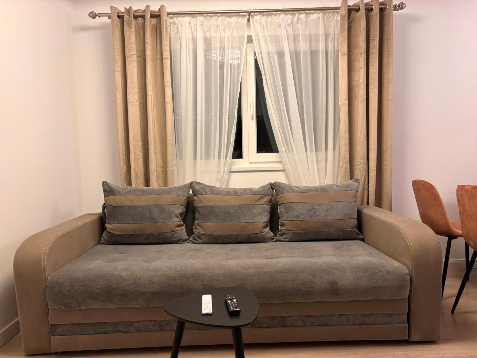 Dream - Large Apartament With Freeparking In A Quietarea Just 10 Minutes Away From City Center Бистриця Екстер'єр фото
