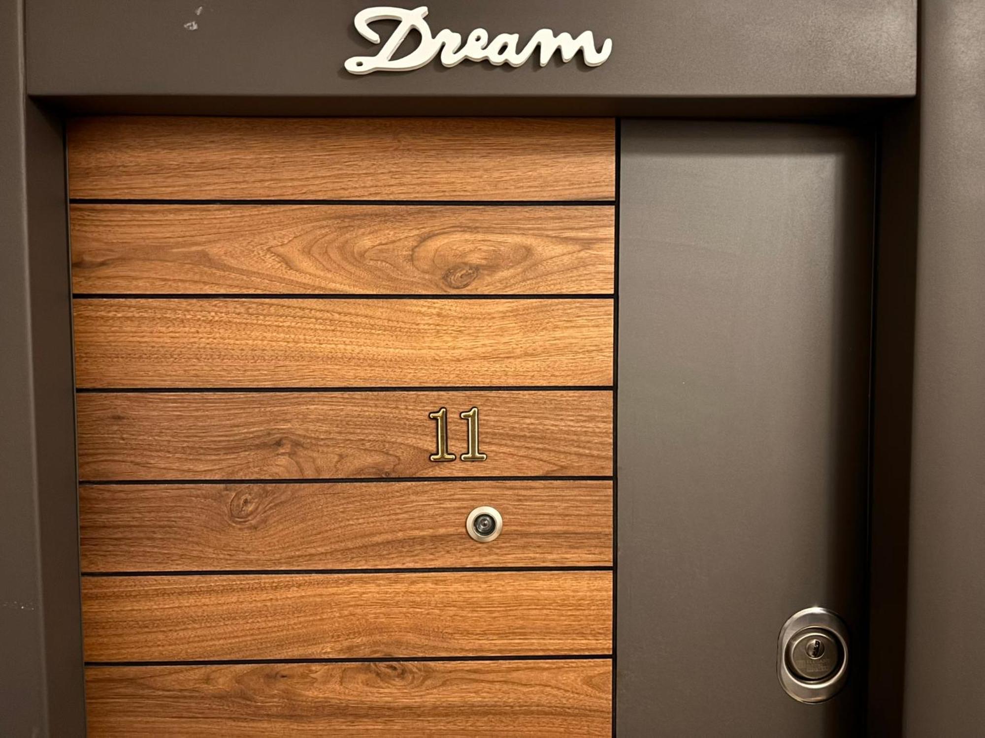 Dream - Large Apartament With Freeparking In A Quietarea Just 10 Minutes Away From City Center Бистриця Екстер'єр фото