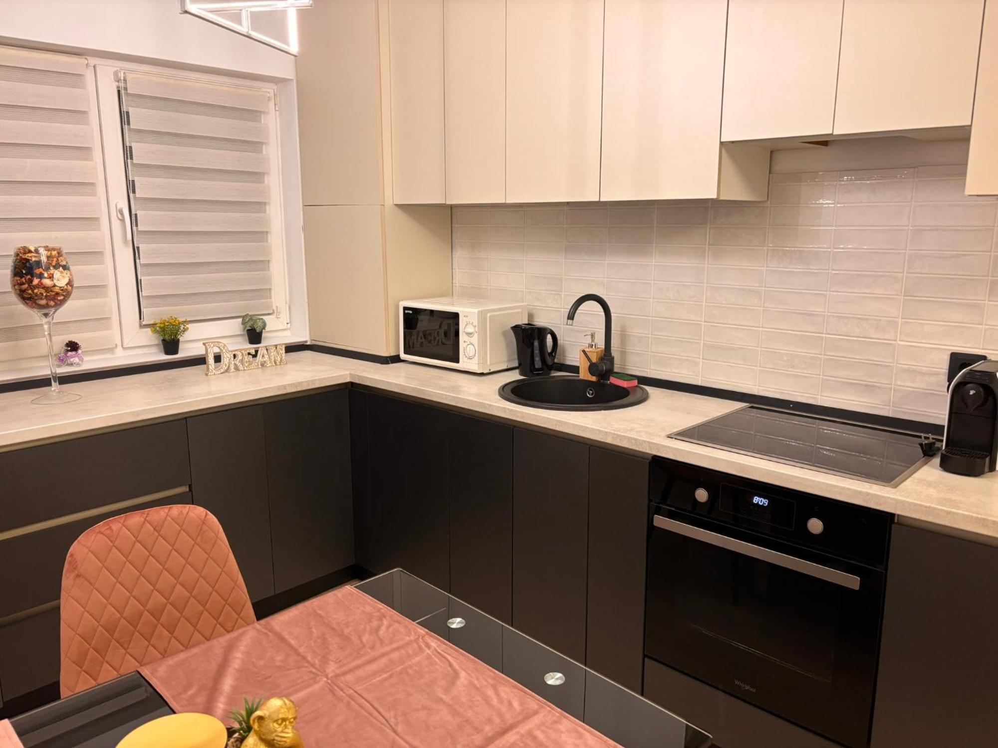 Dream - Large Apartament With Freeparking In A Quietarea Just 10 Minutes Away From City Center Бистриця Екстер'єр фото