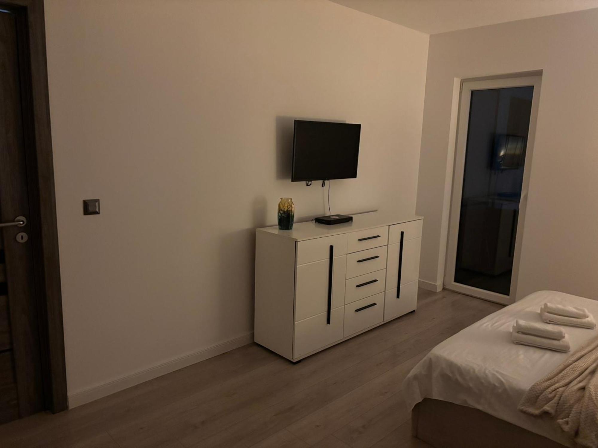 Dream - Large Apartament With Freeparking In A Quietarea Just 10 Minutes Away From City Center Бистриця Екстер'єр фото