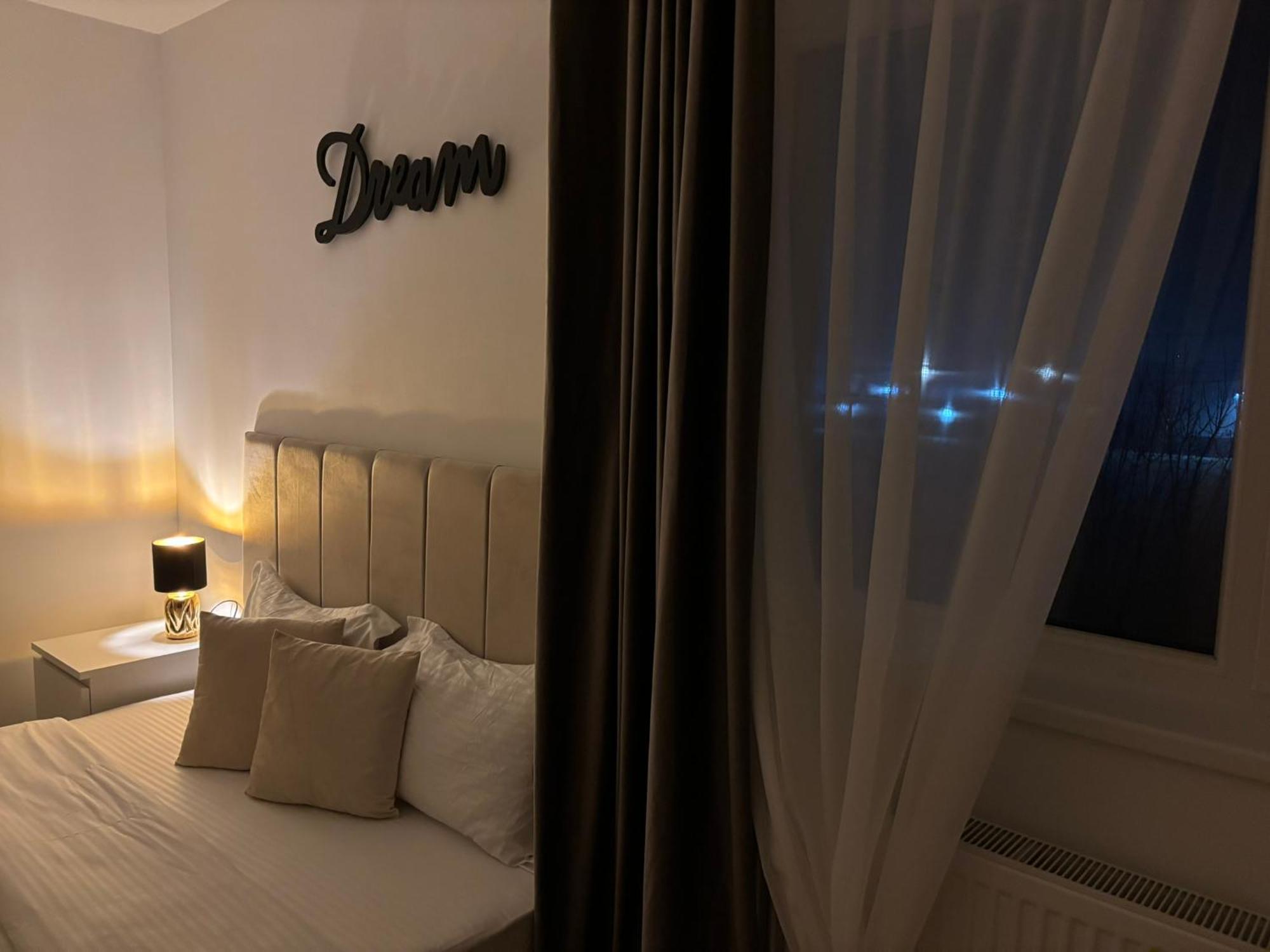 Dream - Large Apartament With Freeparking In A Quietarea Just 10 Minutes Away From City Center Бистриця Екстер'єр фото