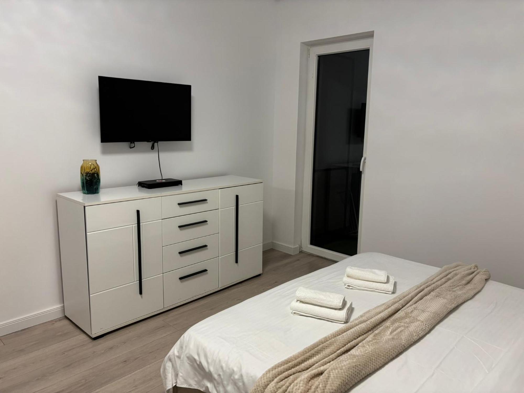 Dream - Large Apartament With Freeparking In A Quietarea Just 10 Minutes Away From City Center Бистриця Екстер'єр фото